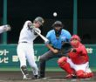 　１回、近本は初球をスイングし中飛に倒れる（撮影・山口登）
