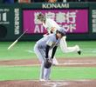 　７回、坂本に逆転二塁打を浴びて、うなだれる高橋（撮影・佐々木彰尚）