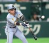 ３回、右前打を放つ梅野（撮影・西岡正）