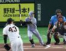 １回、中野は左前打を放つ（撮影・佐々木彰尚）