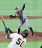 　１回、ティマを三振に仕留めピンチを切り抜ける伊原（撮影・田中太一）