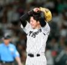 ６回、赤羽に一発を許し、頭を抱える下村（撮影・田中太一）