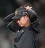 敗戦後、悔しそうに引き揚げる下村（撮影・西田忠信）