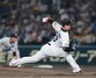 ８回、力投する岩崎（撮影・山口登）