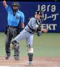 ５回、細川の二盗を阻止する梅野（撮影・立川洋一郎）