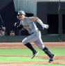 　８回、勝ち越し２点二塁打を放ち、雄たけびをあげる佐藤輝（撮影・山口登）