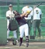 　藤川監督（左奥）が見守る中、打撃練習するガルシア（撮影・飯室逸平）
