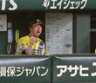 　６回、リクエストで判定が覆り、ガッツポーズする（撮影・飯室逸平）
