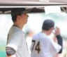 試合前練習を見る藤川監督（撮影・西田忠信）