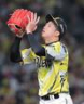 ６回を投げ終えベンチに戻る才木（撮影・西田忠信）