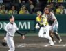 　９回、左前打を放つ立石（撮影・山口登）