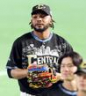 　オールスター仕様のグラブをはめるドリス（撮影・山口登）