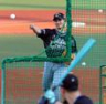 ＨＲダービーで打撃投手を務める坂本誠（撮影・山口登）