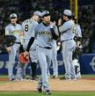 ６回途中で降板する才木（撮影・田中太一）