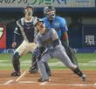 ６回、３ランを放つ坂本（撮影・金田祐二）