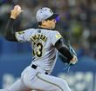 ８回、阪神・岩崎優はＤｅＮＡ打線を無失点に抑える＝横浜スタジアム（撮影・田中太一）