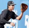 　ファーストミットでノックを受ける立石（撮影・田中太一）