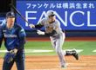 　９回、左前打を放つ元山（撮影・金田祐二）　