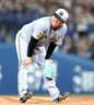 　４回、宮崎に先制打を許し、悔しがる村上（撮影・田中太一）