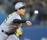 　８回、力強いボールを投げ込む神宮（撮影・田中太一）