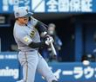 　１回、中前に先制打を放つ森下（撮影・西岡正）