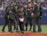 　５回、降板する伊原（撮影・西田忠信）