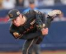 　８回、３番手で力投する工藤（撮影・西田忠信）