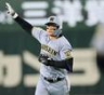 ３回、ソロを放った森下はダイヤモンドを回る（撮影・田中太一）