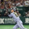 　６回、適時打を放つ前川