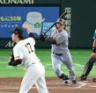 ４回、右前打を放つ前川（撮影・金田祐二）