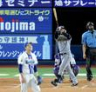 　４回、ソロを放ち歩き出す森下（撮影・西岡正）