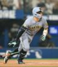 　９回、佐藤輝が右前打を放つ（撮影・堀内翔）