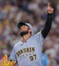 ７回、打球を指さすセベリーノ（撮影・西田忠信）