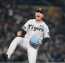 　５回、ピンチをしのぎ、吠える村上（撮影・飯室逸平）