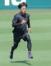 外野を走る高橋（撮影・西田忠信）