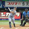 　６回、３１号２ランを放つ佐藤輝（撮影・金田祐二）