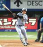 　５回、先制打を放つ高橋（撮影・金田祐二）
