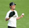 　笑顔で調整する伊藤将（撮影・金田祐二）