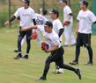 キャッチボールをして調整する石井（撮影・立川洋一郎）