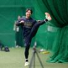 　登板へ向けて汗を流す村上（撮影・立川洋一郎）