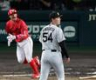７回、木下は菊池に先制適時二塁打を許す（撮影・山口登）