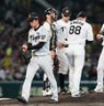 ７回途中、降板する高橋（撮影・西田忠信）
