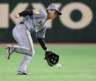 ８回、大城の打球を好捕する中野（撮影・田中太一）