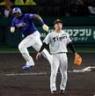６回、石井はサノーに２ランを許す（撮影・山口登）