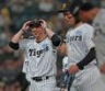 勝利に笑顔を見せる藤川（撮影・西田忠信）