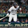中日戦の４回、満塁の好機で併殺に倒れる糸原＝１５日