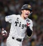 ６回、左前打を放ち声を上げる坂本（撮影・西田忠信）