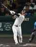 ７回、左前打を放つ前川（撮影・飯室逸平）