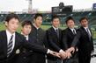 　新入団選手の施設見学で活躍を誓う（左から）岩崎、梅野、横田、岩貞、陽川、山本＝２０１３年