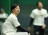 練習を見守る藤川監督（撮影・西田忠信）
